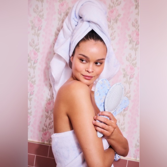 NIB LoveShackFancy X Wet Brush Original Detangler in Everblooming Rosettes. - Picture 13 of 14